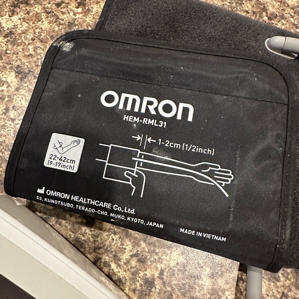 OMRON Healthcare Arm Cuff in Black - Picture 2 of 3